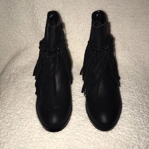 Sbicca frilly black booties
